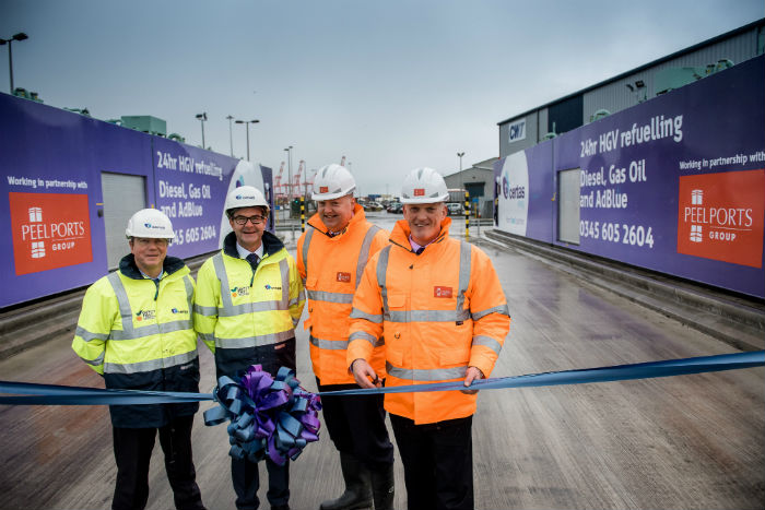 hgv-fuel-bunker-port-of-liverpool-workers